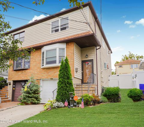Photo of 305 Gower Street, Staten Island, NY 10314 (MLS # 2405646)