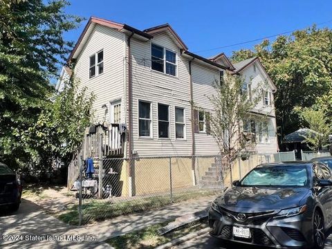 Photo of 4 Crittenden Place, Staten Island, NY 10302 (MLS # 2405284)