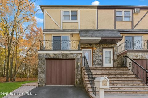 Photo of 76 Croft Place, Staten Island, NY 10314 (MLS # 2506675)