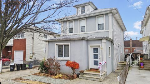 Photo of 172 Hickory Avenue, Staten Island, NY 10305 (MLS # 1165606)