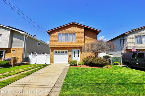 Photo of 103 Stroud Avenue, Staten Island, NY 10312 (MLS # 1164097)