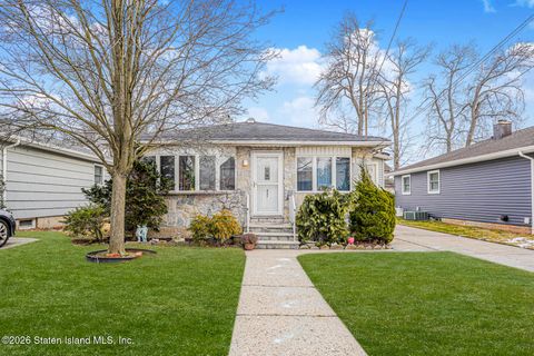 Photo of 227 Fairbanks Avenue, Staten Island, NY 10306 (MLS # 2600547)