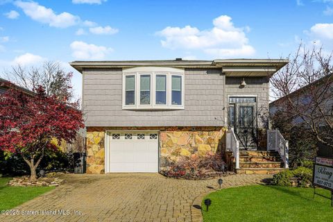 Photo of 731 Rathbun Avenue, Staten Island, NY 10312 (MLS # 2506595)