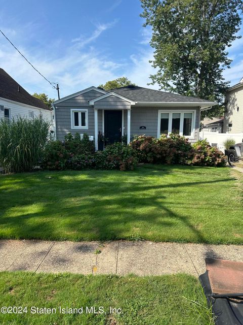 Photo of 426 Robinson Avenue, Staten Island, NY 10312 (MLS # 2404817)