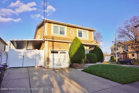 Photo of 185 Thornycroft Avenue, Staten Island, NY 10312 (MLS # 2405208)