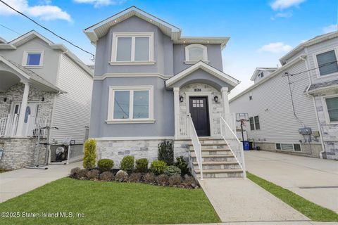 Photo of 634 Darlington Avenue, Staten Island, NY 10309 (MLS # 2502123)