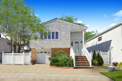 Photo of 106 Colon Avenue, Staten Island, NY 10308 (MLS # 2400434)