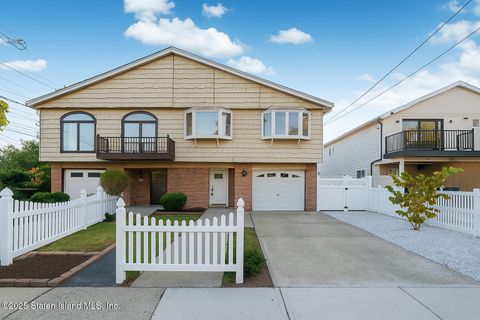 Photo of 154 Merrill Avenue, Staten Island, NY 10314 (MLS # 2506309) Photo of 154 Merrill Avenue, Staten Island, NY 10314 (MLS # 2506309)