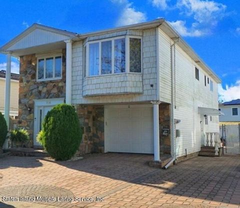 Photo of 104 Brook Avenue #2, Staten Island, NY 10306 (MLS # 1159507)