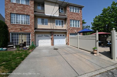 Photo of 35 Johnson Place, Staten Island, NY 10304 (MLS # 1161983)