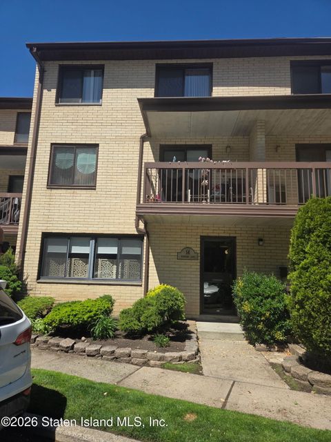Photo of 14 Windham Loop #1a, Staten Island, NY 10314 (MLS # 2602657)