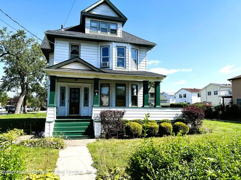 Photo of 393 Guyon Avenue, Staten Island, NY 10306 (MLS # 1163654)
