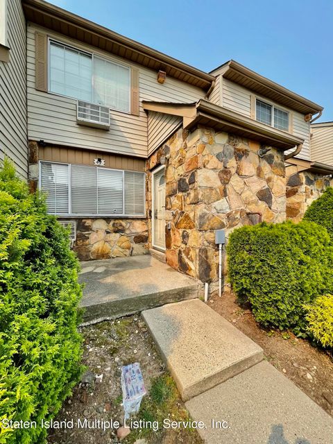Photo of 47 Tiger Court, Staten Island, NY 10314 (MLS # 1162450)