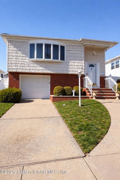 Homes For Sale - 399 Ramona Avenue<br/> Staten Island, NY 10312