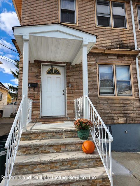 Photo of 110 Caroline Street, Staten Island, NY 10310 (MLS # 1165420)