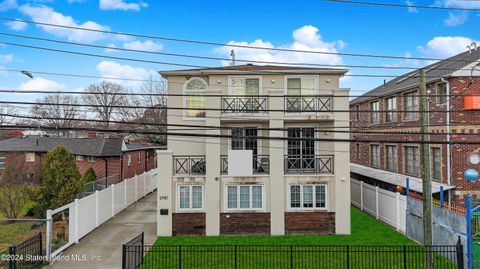 Photo of 2981 Hylan Boulevard, Staten Island, NY 10306 (MLS # 2406736)