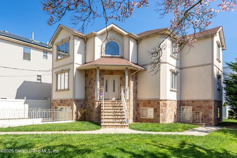 Photo of 525 Falcon Avenue, Staten Island, NY 10306 (MLS # 2502428)