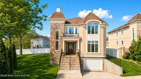 Photo of 41 St. Edward Lane, Staten Island, NY 10309 (MLS # 2602153)