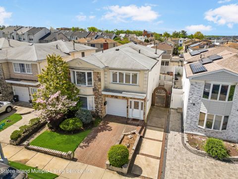 Photo of 220 Nome Avenue, Staten Island, NY 10314 (MLS # 1165258)