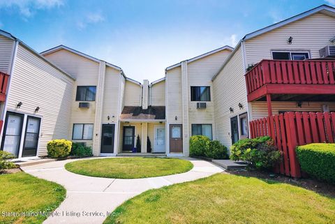 Photo of 111 Stack Drive, Staten Island, NY 10312 (MLS # 1162697)