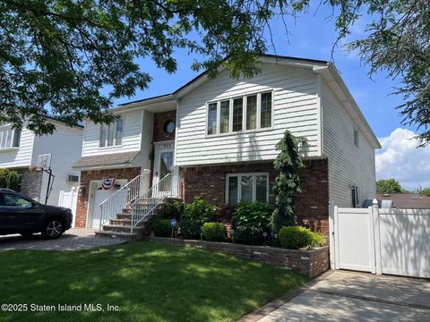 Photo of 595 Sheldon Avenue, Staten Island, NY 10312 (MLS # 2504167)