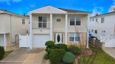 Photo of 263 Kelly Boulevard, Staten Island, NY 10314 (MLS # 1154034)