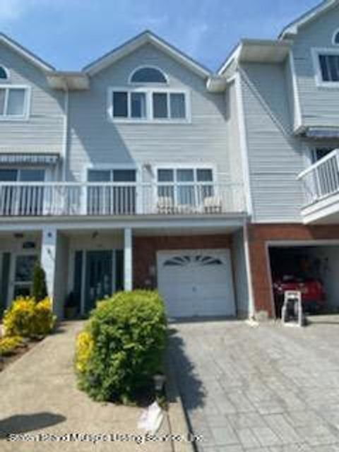 Photo of 615 Johnston Terrace, Staten Island, NY 10309 (MLS # 1160939)