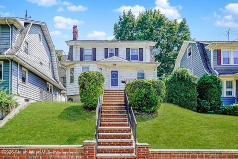 Photo of 72 Gregg Place, Staten Island, NY 10301 (MLS # 2504219)