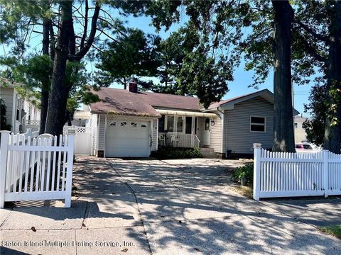 Photo of 98 Vedder Avenue, Staten Island, NY 10302 (MLS # 2400596)