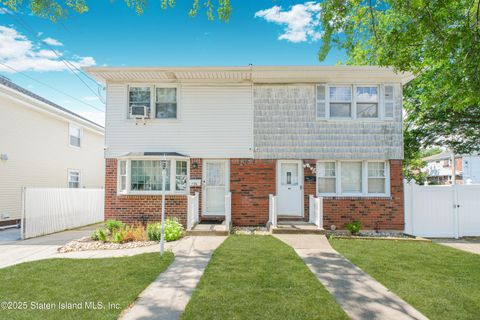 Photo of 194 Tysens Lane, Staten Island, NY 10306 (MLS # 2504799)