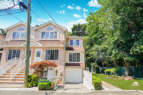 Photo of 34 Orbit Lane, Staten Island, NY 10314 (MLS # 2504461)