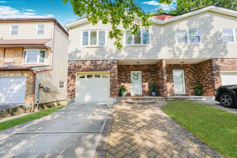 Photo of 106 Redwood Avenue, Staten Island, NY 10308 (MLS # 2504990)