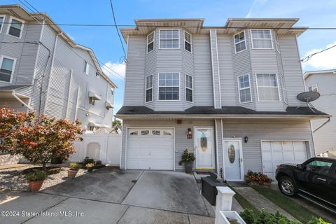 Photo of 20 Kermit Avenue, Staten Island, NY 10305 (MLS # 2405233)