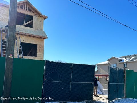 Photo of 106 Monahan Avenue, Staten Island, NY 10314 (MLS # 1164604)