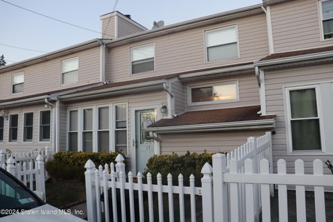 Photo of 17 Anita Street, Staten Island, NY 10314 (MLS # 2405897)