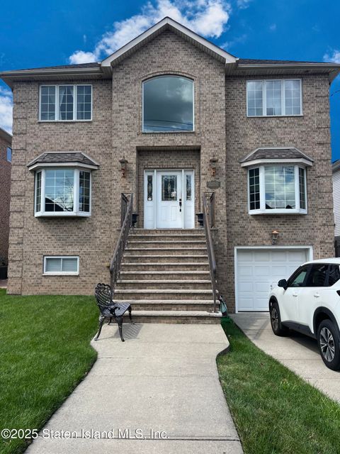 Photo of 455 Darlington Avenue, Staten Island, NY 10309 (MLS # 2504827)