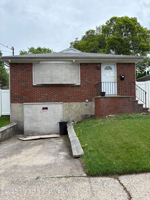 Photo of 305 Livermore Avenue, Staten Island, NY 10314 (MLS # 2503138)
