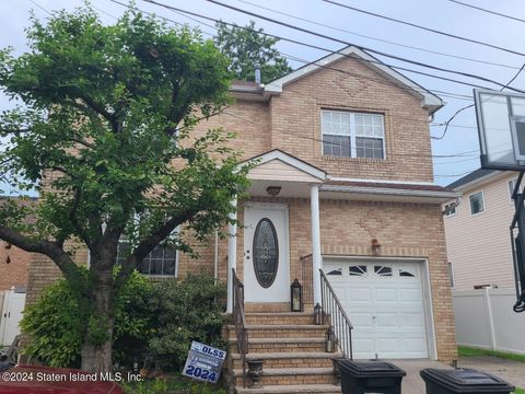 Photo of 24 Ferguson Court, Staten Island, NY 10307 (MLS # 2404438)