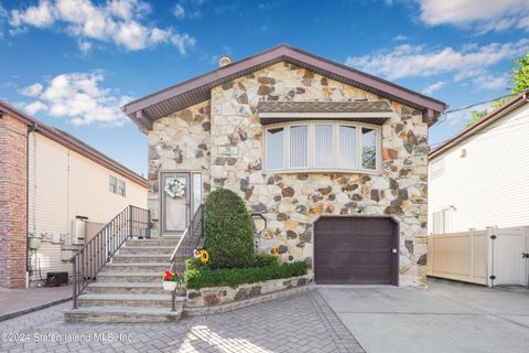 Photo of 56 Crown Avenue, Staten Island, NY 10312 (MLS # 2403246)