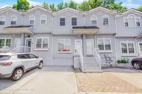 Townhouse in Staten Island NY 32 Crown Court.jpg