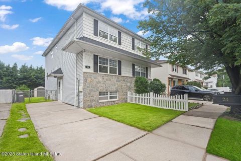 Photo of 24 Astor Avenue, Staten Island, NY 10314 (MLS # 2503903)