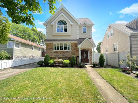 Photo of 355 Main Street, Staten Island, NY 10307 (MLS # 1163732)