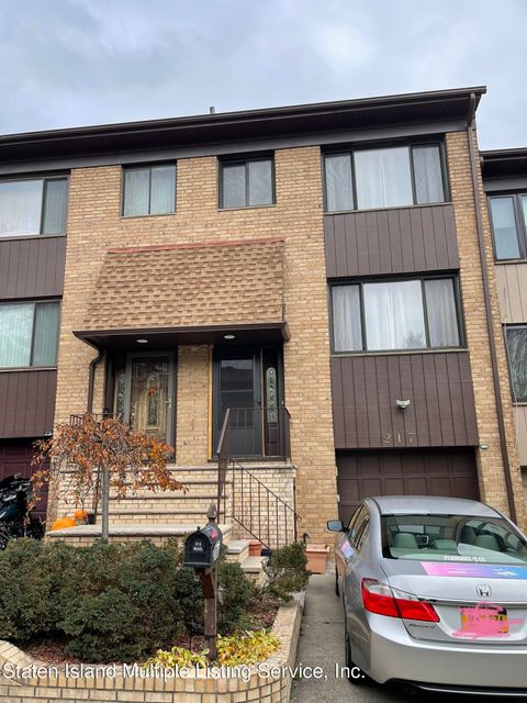 Photo of 217 Grasmere Drive, Staten Island, NY 10305 (MLS # 1158992)