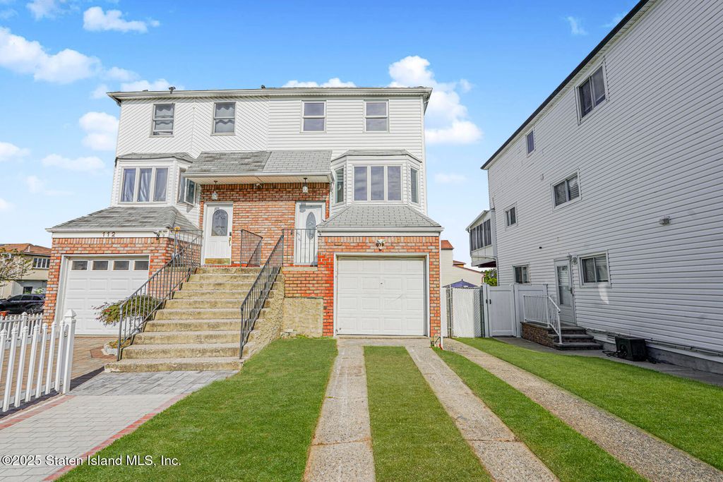 Photo of 110 Lewiston Street, Staten Island, NY 10314 (MLS # 2505035)