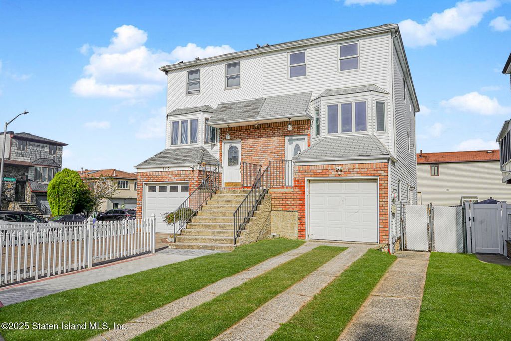 Photo of 110 Lewiston Street, Staten Island, NY 10314 (MLS # 2505035)