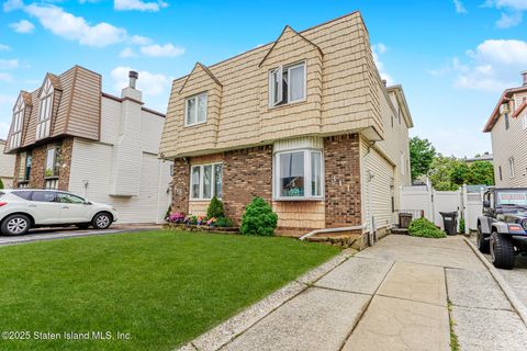 Photo of 311 Brookfield Avenue, Staten Island, NY 10308 (MLS # 2502695)