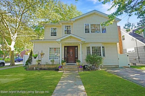 Photo of 4 Minna Street, Staten Island, NY 10304 (MLS # 1164872)