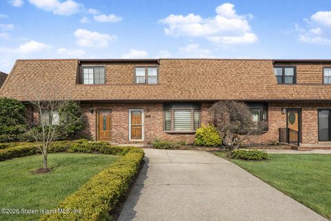 Photo of 799 Stafford Avenue, Staten Island, NY 10309 (MLS # 2600454)