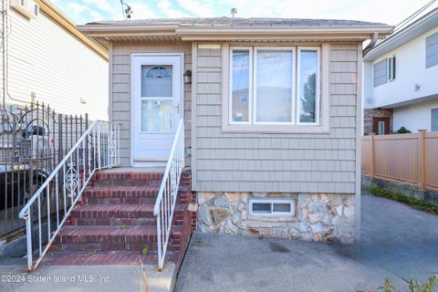 Photo of 230 Weed Avenue, Staten Island, NY 10306 (MLS # 2500917)
