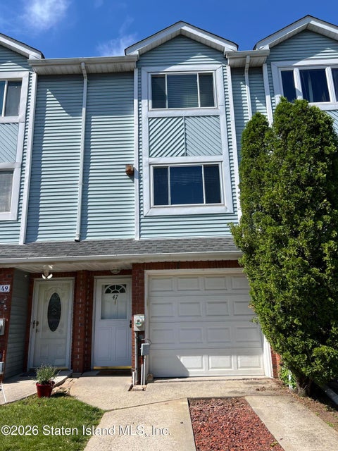 Townhouse For Sale - 47 Pembrook Loop<br/> Staten Island, NY 10309